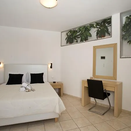 Hotel Zannis 3*