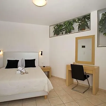 Zannis Hotel