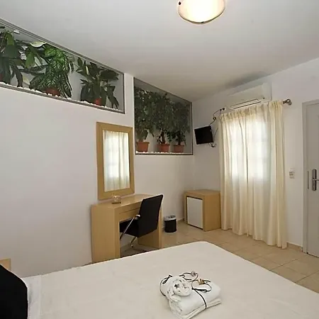 Hotel Zannis 3*