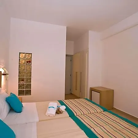 Zannis Hotel 3*